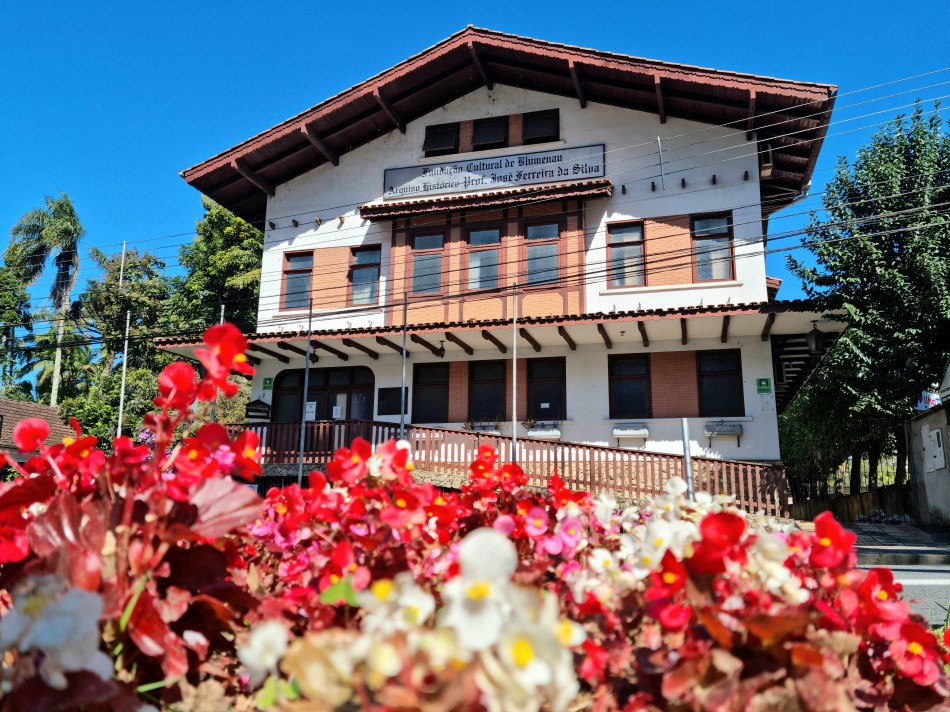 Biblioteca Municipal De Blumenau Celebra Anos Diversas Atra Es